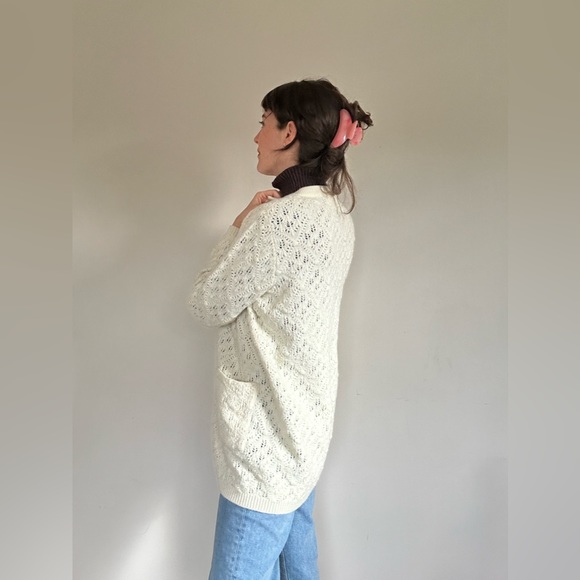 Vintage 1960s Sidney Gould cardigan sweater with iridescent buttons. Size medium - Picture 3 of 11